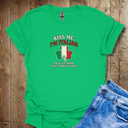 Kiss Me I'm Italian St Patrick's Day Irish Lightweight Unisex T-shirt